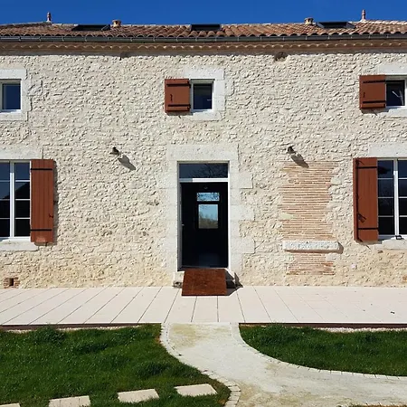 Le Clos De Lagalvagne بيت ضيافة